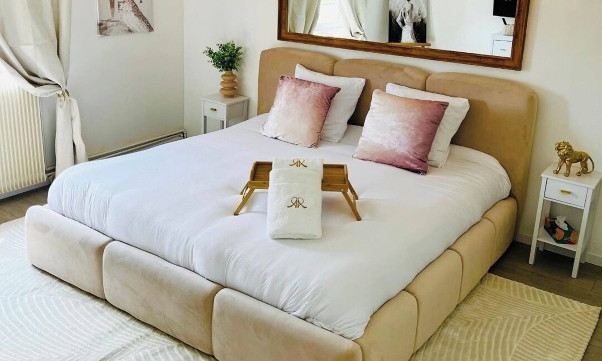 Feignies House | Modern, comfortable 2-bedroom gîte with whirlpool bath & sauna