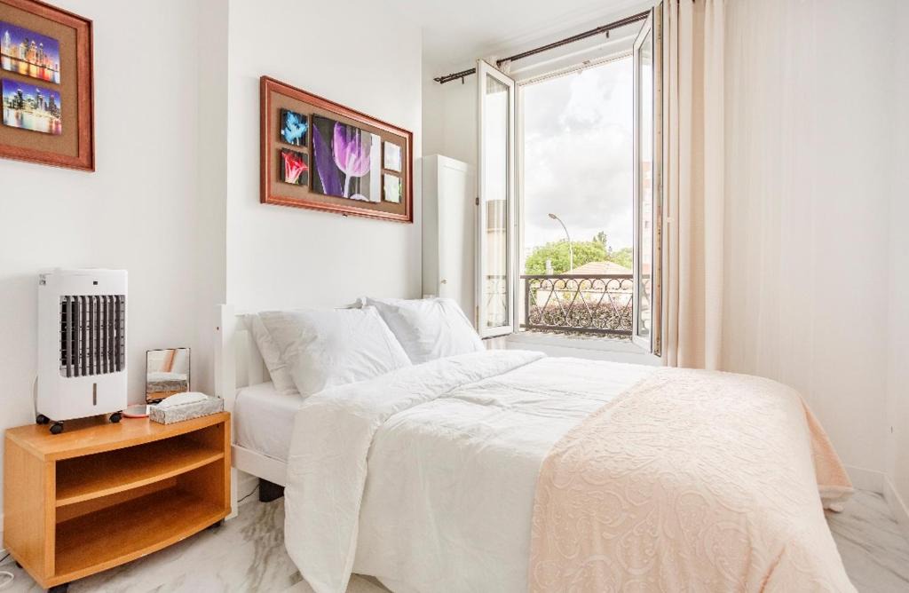 Stains Apartment | Paris tourist Apartment, France