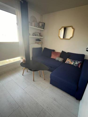 Quartier des Grandes-Carrieres Apartment | Parisian Peaceful Apartment with Stunning View in Montmartre area