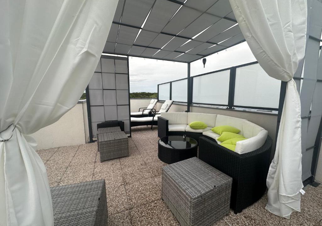 Le Blanc-Mesnil Apartment | PENTHOUSE Terrasse Jacuzzi 6 voyageurs