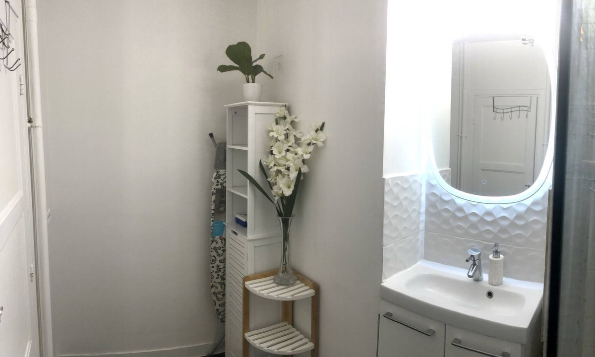 Choisy-le-Roi Bed & Breakfast | Private room locked with key at the inhabitant