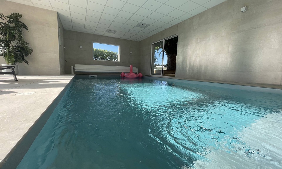 Bouleurs House | Property with indoor pool 15min DISNEYLAND