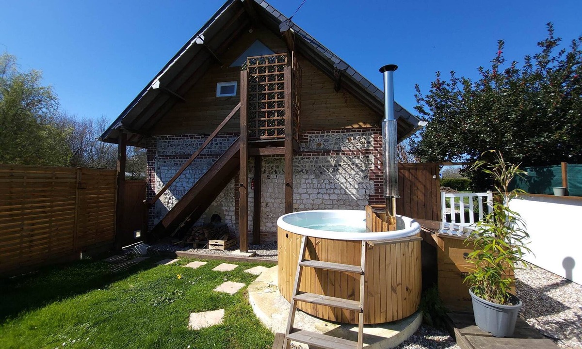 Goderville Apartment | Relax near Etretat at the Norman bath.