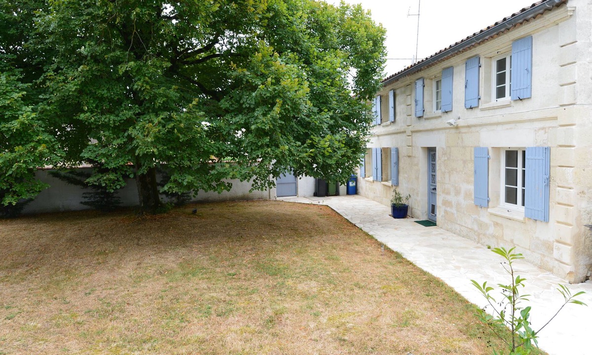 Saint-Georges-des-Coteaux Villa | Renovated Charentaise property with private pool.sleeps 9. Pets allowed