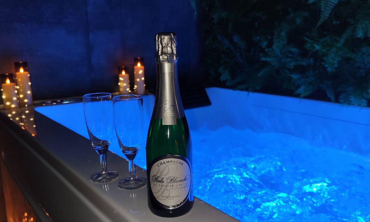 Conches-en-Ouche House | Romantic Suite: Sauna, whirlpool bath and massage table