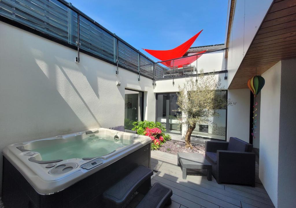 Centre Ville Rive Gauche Villa | Rouen centre avec Sauna - Jacuzzi - Parking - 5 étoiles