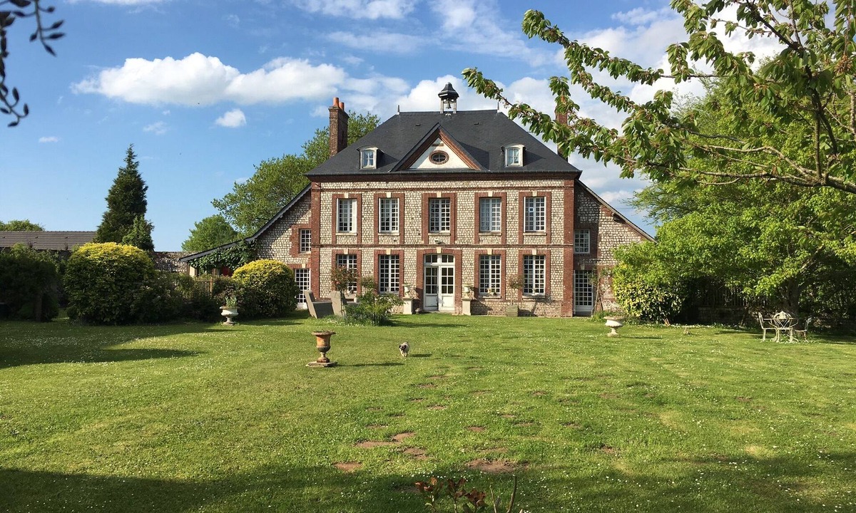 Angerville-la-Martel Bed & Breakfast | Sea and countryside, at Michel and Nicole's place