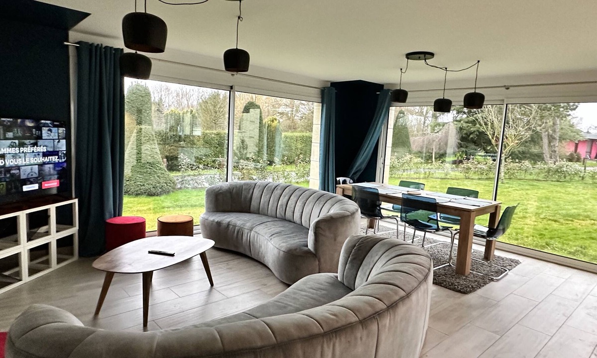 Les Attaques Apartment | Single storey apartment, bright, free parking