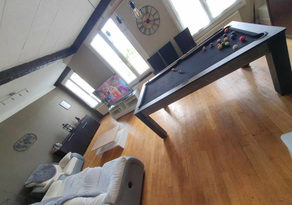 Verdun Apartment | Spacieux - LITERIE HAUT DE GAMME - Billard - Fléchette -TV 65" - Netflix - Amazon Prime- LIT KING SIZE - 4 chambres - Jeux enfants - Terrasse - Barbecue - Géré par Presta-Zen'Services- Chez Aline