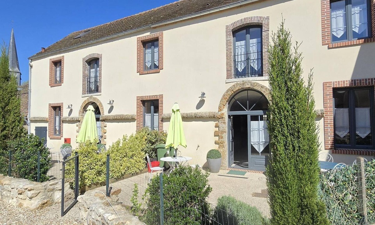 Mareil-le-Guyon Cottage | Spacious Farmhouse Retreat: 5BR, Modern Kitchen, Near Versailles, Normandie, with Internet & Parking