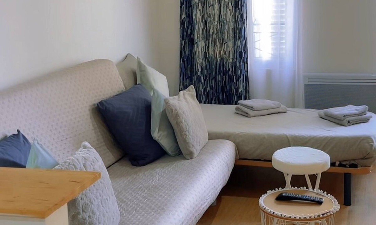 La Ferte-sous-Jouarre Apartment | Studio Coup de Cœur Disney