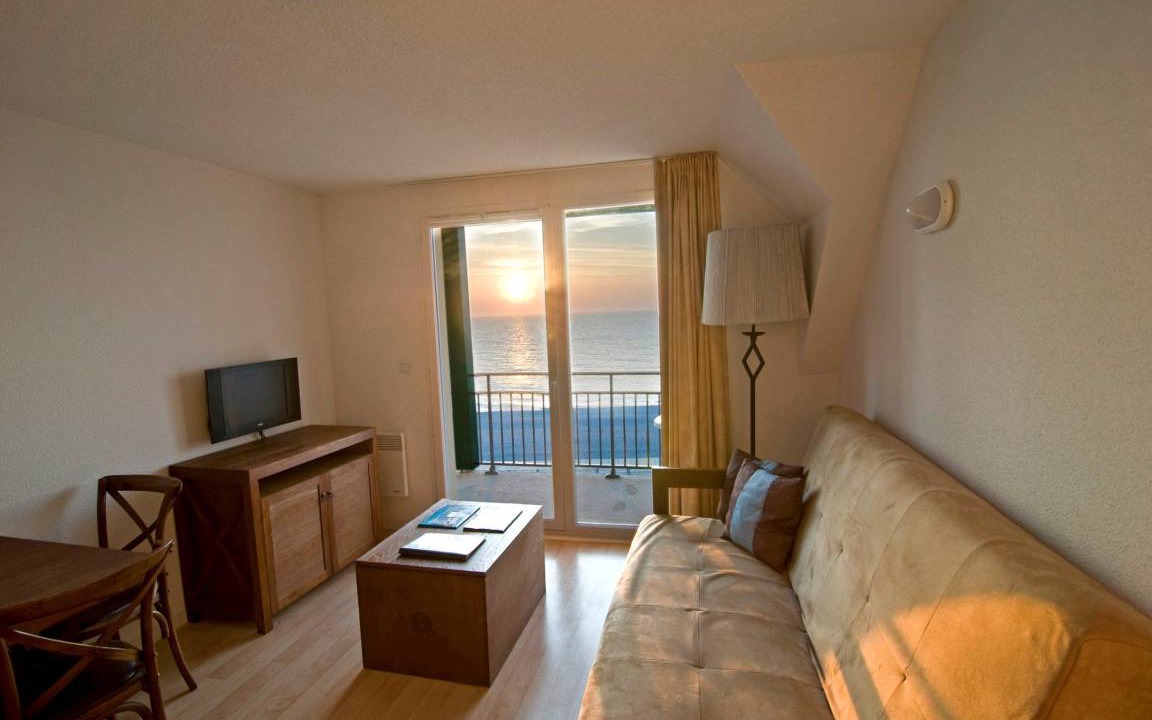 Cayeux-sur-Mer Apartment | Studio flat ∙ 1 bedroom ∙ 4 guests