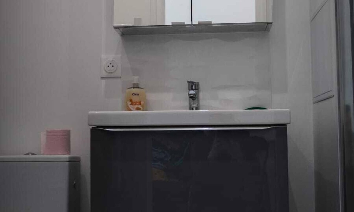 Arpajon Apartment | studio house, new, clean, quiet suburban area.