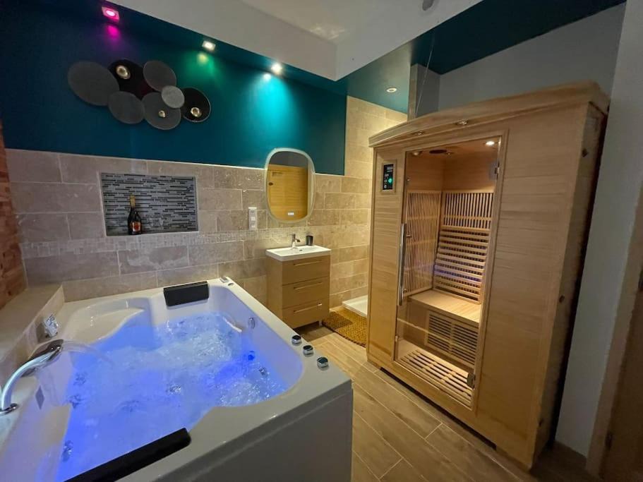 Chartrettes Apartment | Suite d'amour et détente jacuzzi, sauna et massage