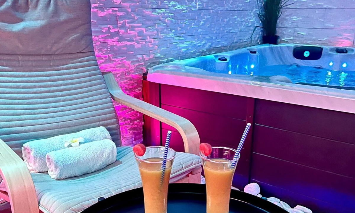 Neuf-Mesnil Apartment | Suite Evasion-Apartment-Suite-Whirlpool bath-No view