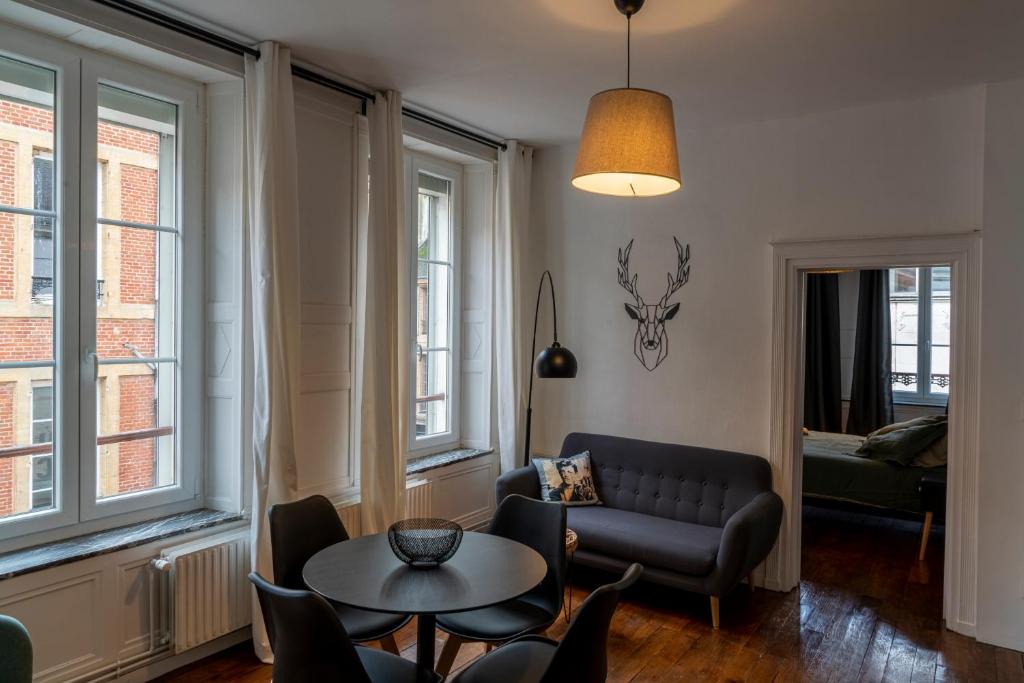 Charleville-Mezieres Apartment | Suite Ophélie