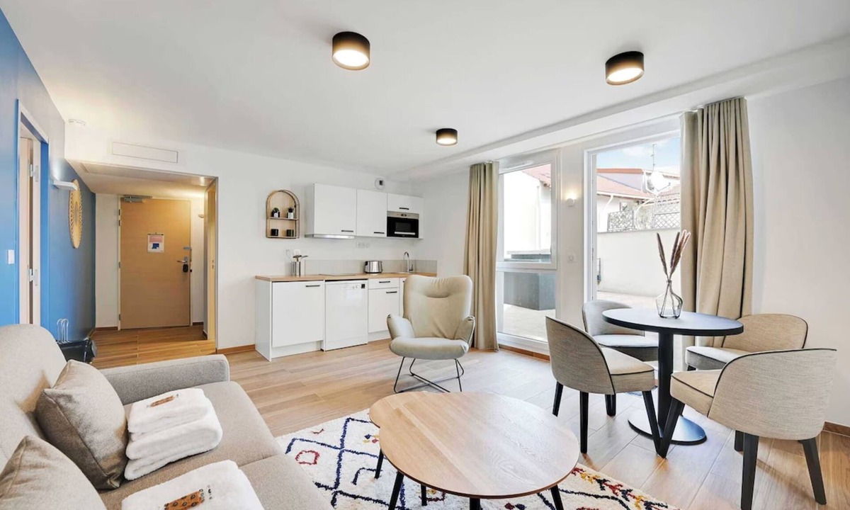 Vanves Apartment | Suite Raphaël #4- Rooftop & Air Conditioning