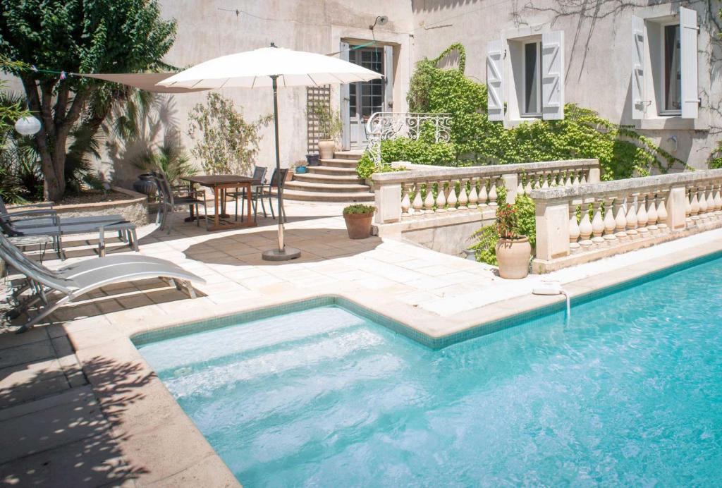 Poilhes House | Sunny Historic House in Canal du Midi Village with Pool near Beaches