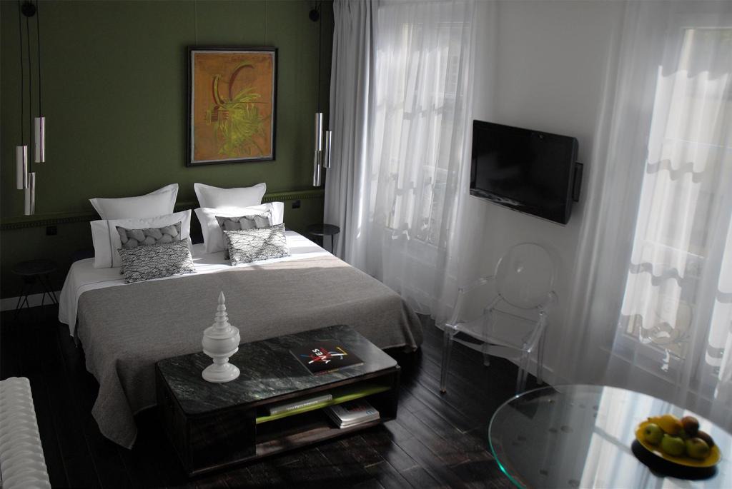 Arsenal Apartment | The Sleeping Lion