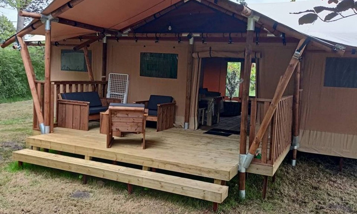 Oize House | Trapper Lodge with Private Jacuzzi and Educational Farm