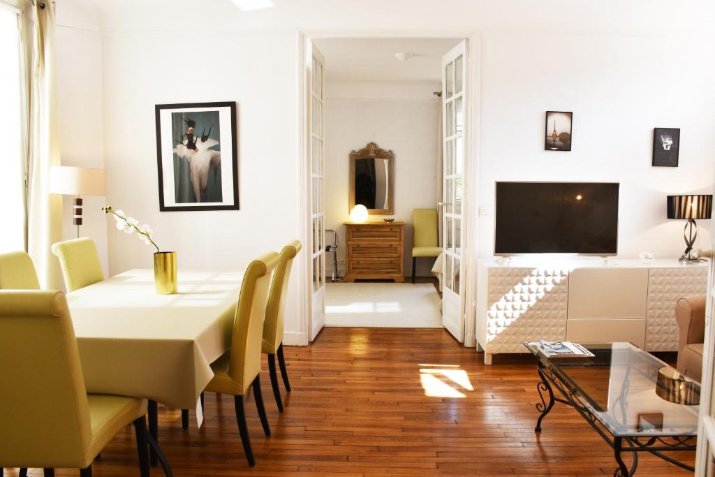 Porte-Dauphine Apartment | Trocadero