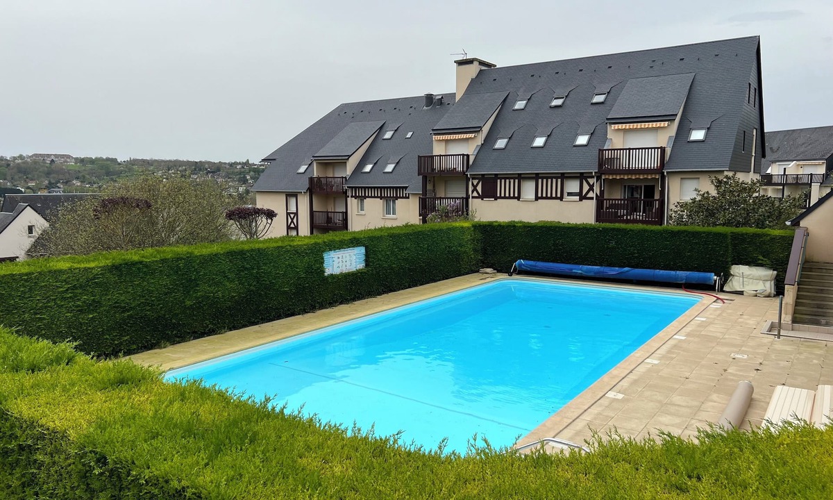 Touques Apartment | Trouville boundary: Beautiful 3-room apartment with parking and two sea-view balconies