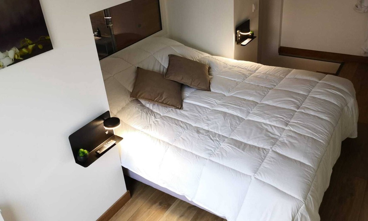 Saint-Martin-Boulogne Bed & Breakfast | V & Spa guest room with private spa and sauna