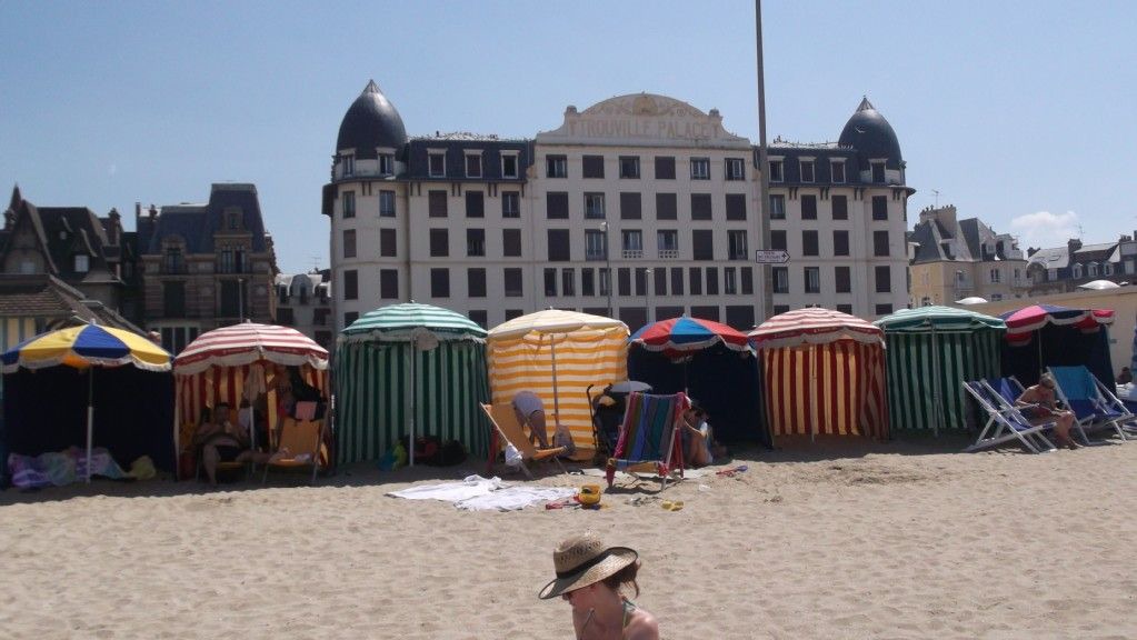 Trouville-sur-Mer Apartment | Very large sea facing bright studio