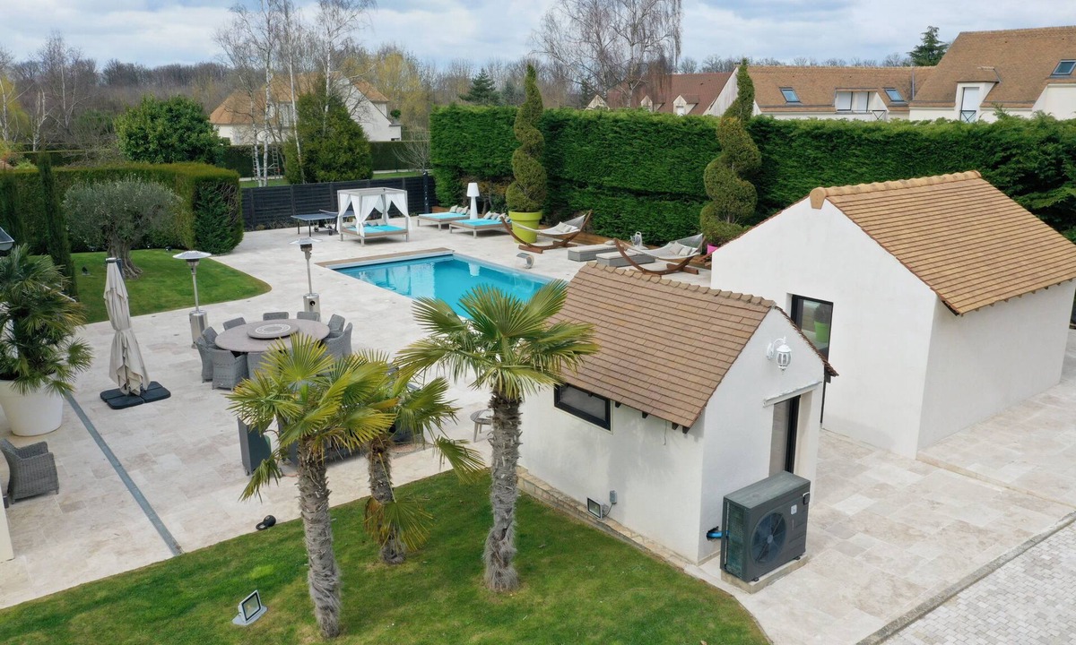 Les Alluets-le-Roi Villa | Villa swimming pool sauna jaccuzzi 20 mns from Paris (porte Maillot)