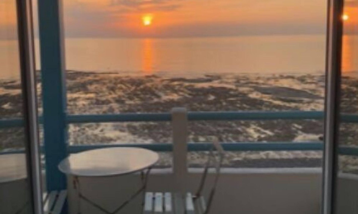 Ault Villa | VILLE COURLA 5 - A balcony overlooking the English Channel