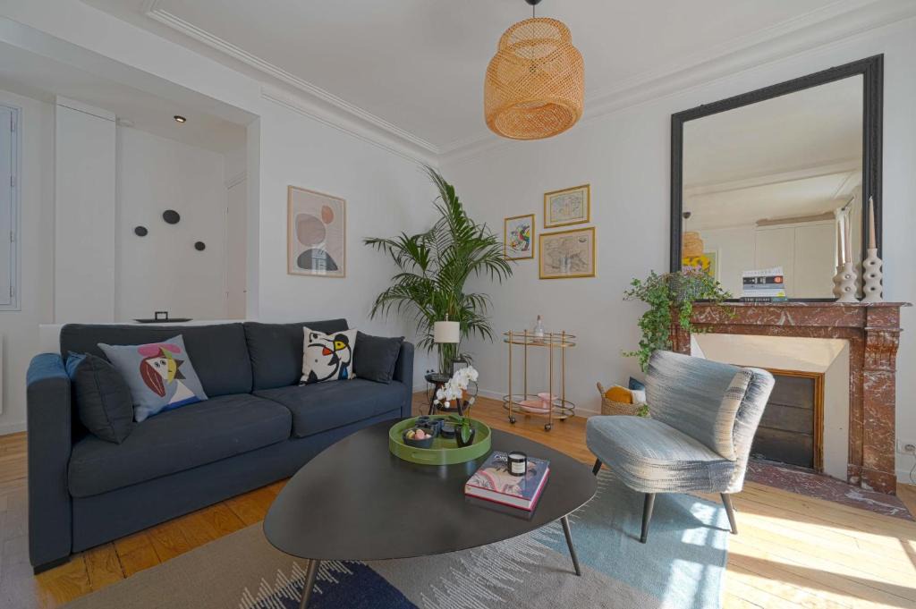 Quartier du Gros-Caillou Apartment | Warm Modern & Fabulous- Large Apartment