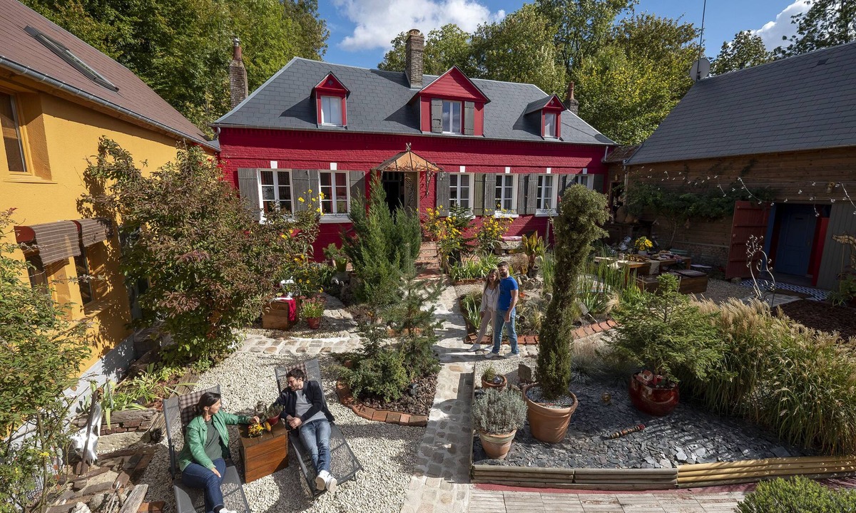 Muidorge House | Welcome to 2, a unique guest house in the colors of the imagination