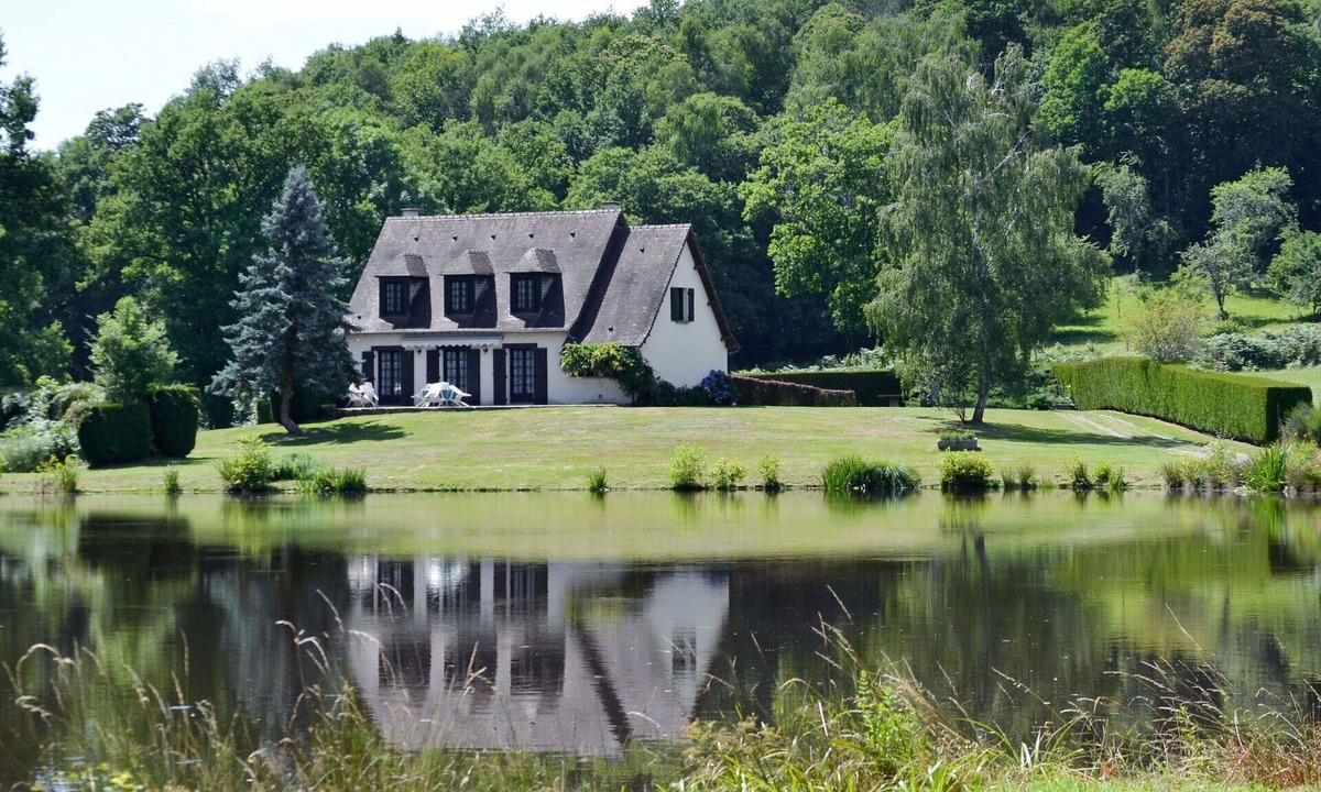 Pionnat House | Wonderful private villa for 8 people with A/C, WIFI, TV, terrace and pets allowed