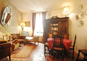 1 bedroom next to Notre Dame