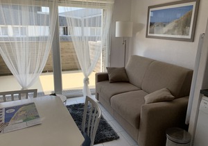 Apartment near beach with parking and balcony