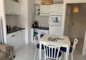 Apartment near beach with parking and balcony