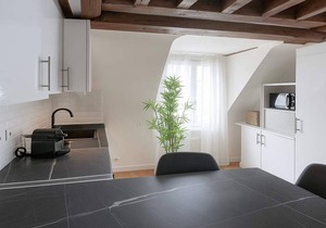 Apartment Paris 9th: Near Opera, Wifi & Comfort!