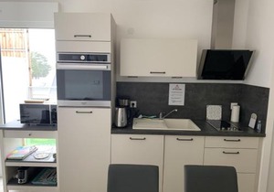 Charmant T2 en centre-ville avec balcon, parking privé et équipements bébé à Fort-Mahon-Plage - FR-1-482-99