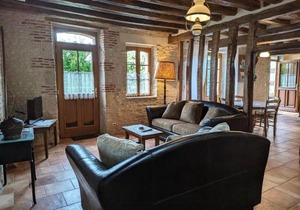 Charmante Maison Rurale avec Terrasse Privative, Proche A.77 et A.19, entre Gâtinais et Fontainebleau - FR-1-590-58