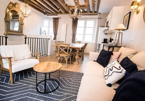Classy Bourgeois - Chic 2 Bedroom Apt in Le Marais