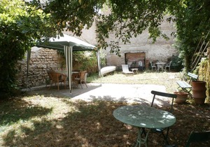 cottage in a town house in the centre of Gray