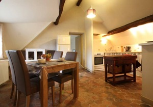 Cozy Cottage with Panoramic Views, Terrace, and Access to Lakeside Activities