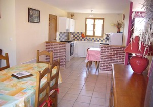 Cozy Family Villa with Garden, Near Beach and Amenities, Pets Welcome