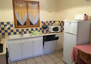Cozy Family Villa with Garden, Near Beach and Amenities, Pets Welcome