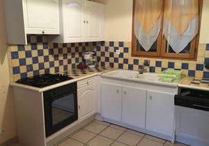Cozy Family Villa with Garden, Near Beach and Amenities, Pets Welcome