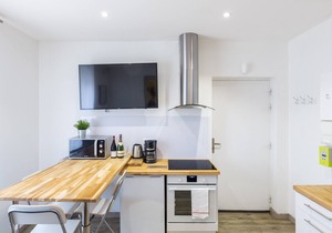 Discover Our Beautiful Apartment with Private Parking in the Heart of Reims
