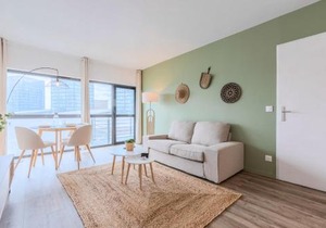 Europe/Flandres stations apartment with balcony!