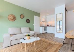 Europe/Flandres stations apartment with balcony!
