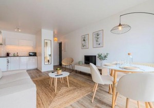 Europe/Flandres stations apartment with balcony!