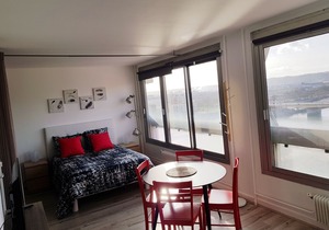L'Hirondelle de Rouen, a cosy flat with an amazing view over the Seine river